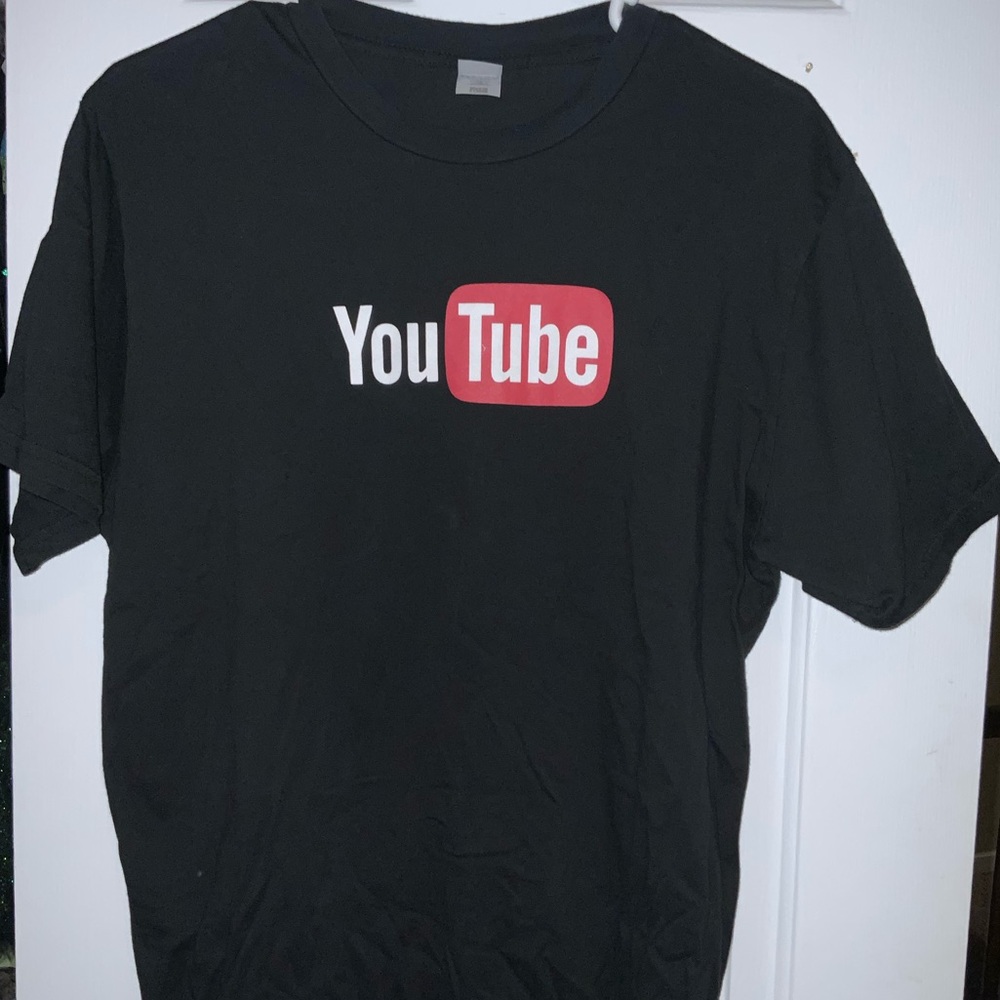 Black youtube t-shirt